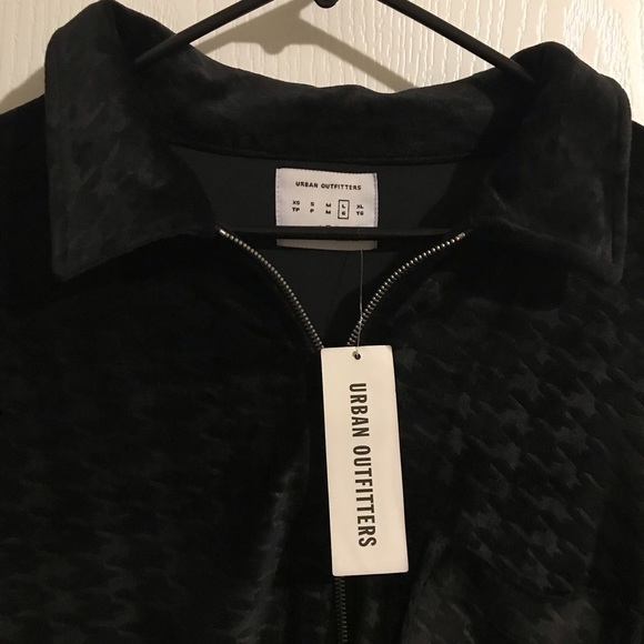 Brand new Women’s Urban Outfitters Black Large Houndstooth Velvet zipper jacket - Picture 2 of 5